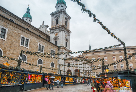 Christmas market stalls on Residenzplatz